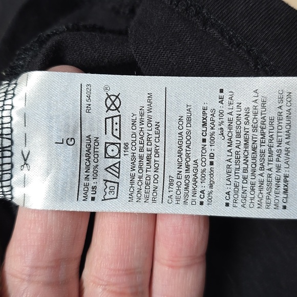 {Old Navy} "The Child" Grogu - Black T-Shirt with Baby Yoda Graphic - Picture 9 of 9